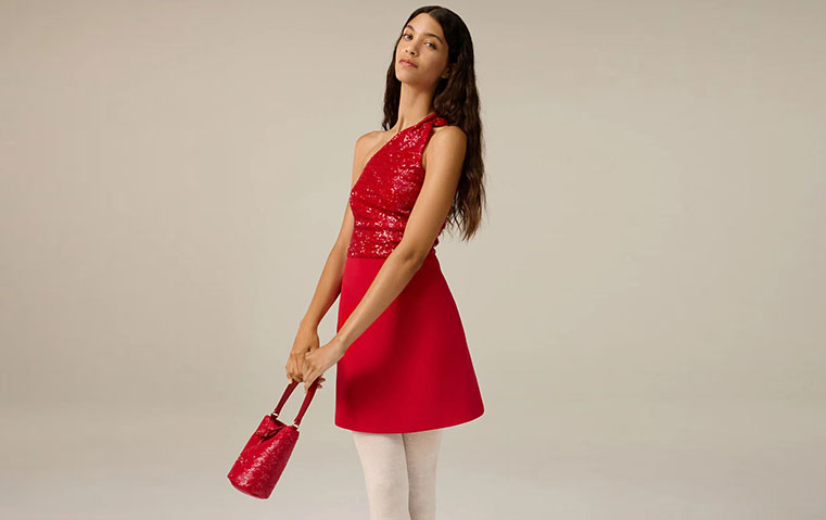 ماذا ترتدين في عطلة اليوم الوطني الإماراتي؟ دليلك لأناقة مستوحاة من ألوان العلم